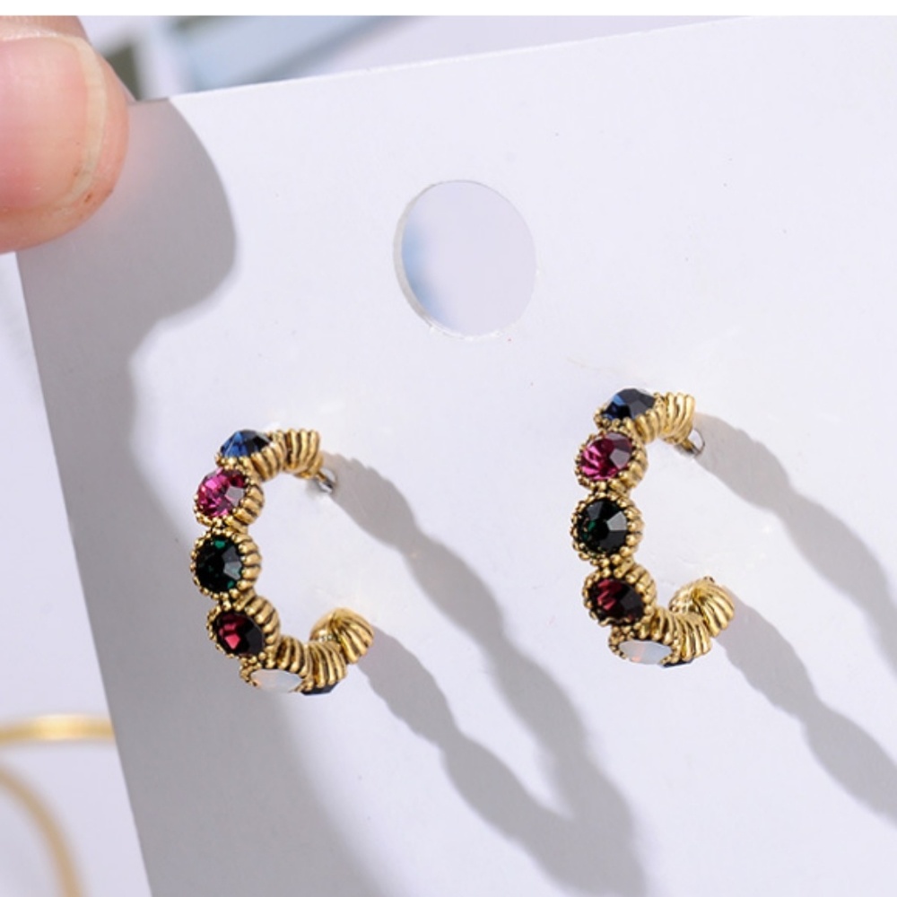 ♥️2/$14♥️Multi crystal hoop earrings